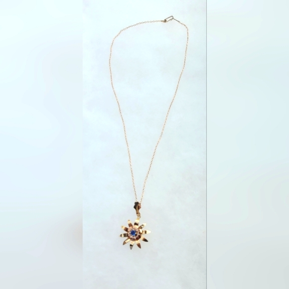 10k Flower Pendant - Picture 4 of 4